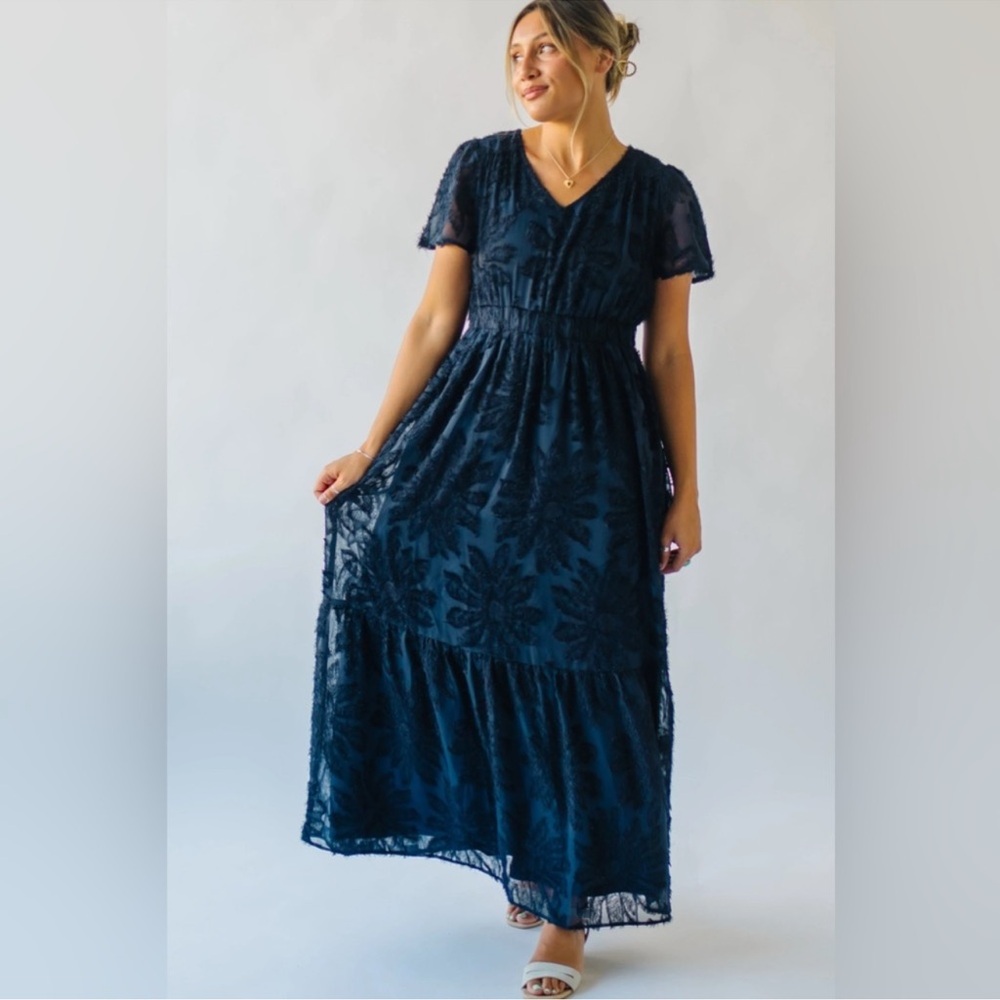 Chic Navy Lace Maxi Dress